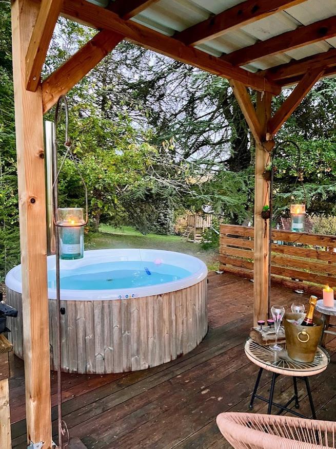 Domaine Le Manoir, Gites De Charme Et De Caractere Avec Piscines Privatisees Et Spa Nordique Fossemagne Eksteriør billede